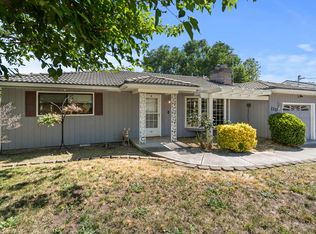 110 N 2nd St, Talent, OR 97540