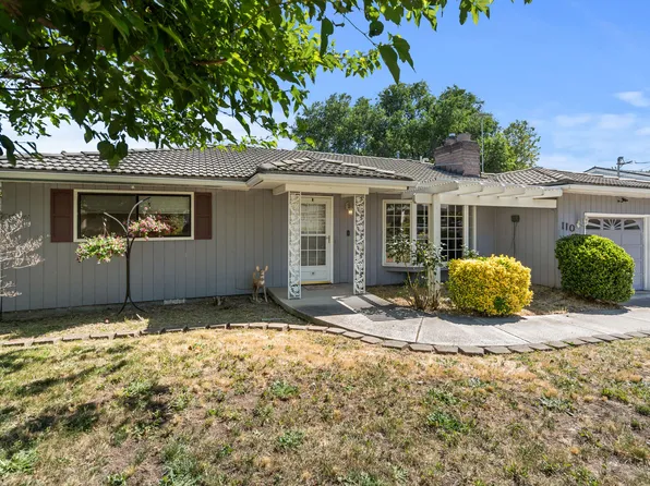 110 N 2nd St, Talent, OR 97540