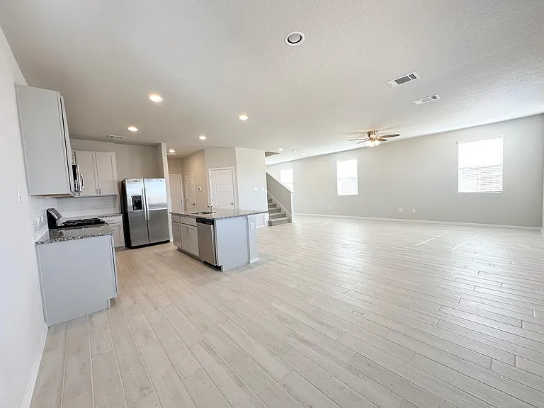 163 Haywood Mnr — Photo 8