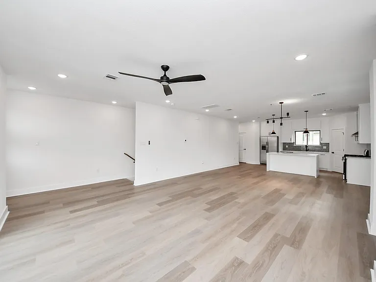 5630 Dolores St — Photo 11