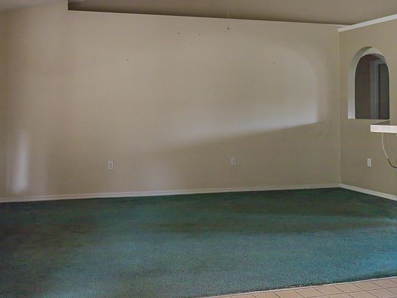 5th image of 221 SE Sims Cir