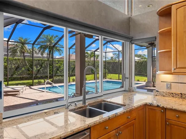 2035 Castle Garden LN, NAPLES, FL 34110