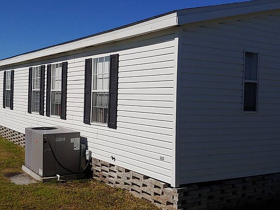 3rd image of 320 Janet St
