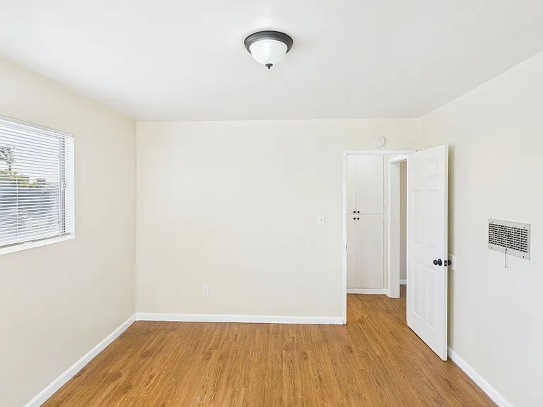 4055 Van Dyke Ave — Photo 19