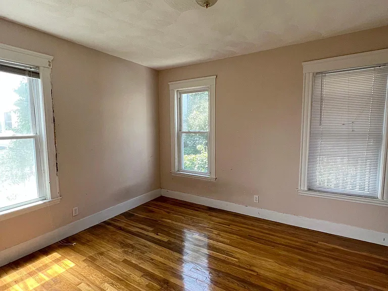 382 McGrath Hwy #2L — Photo 2