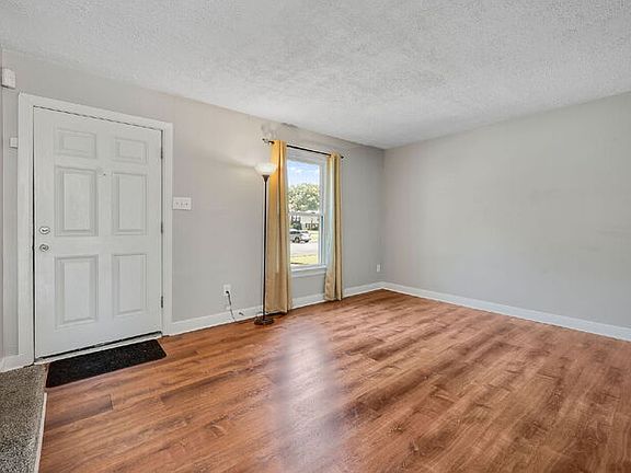 4th image of 4711 Brompton Sq