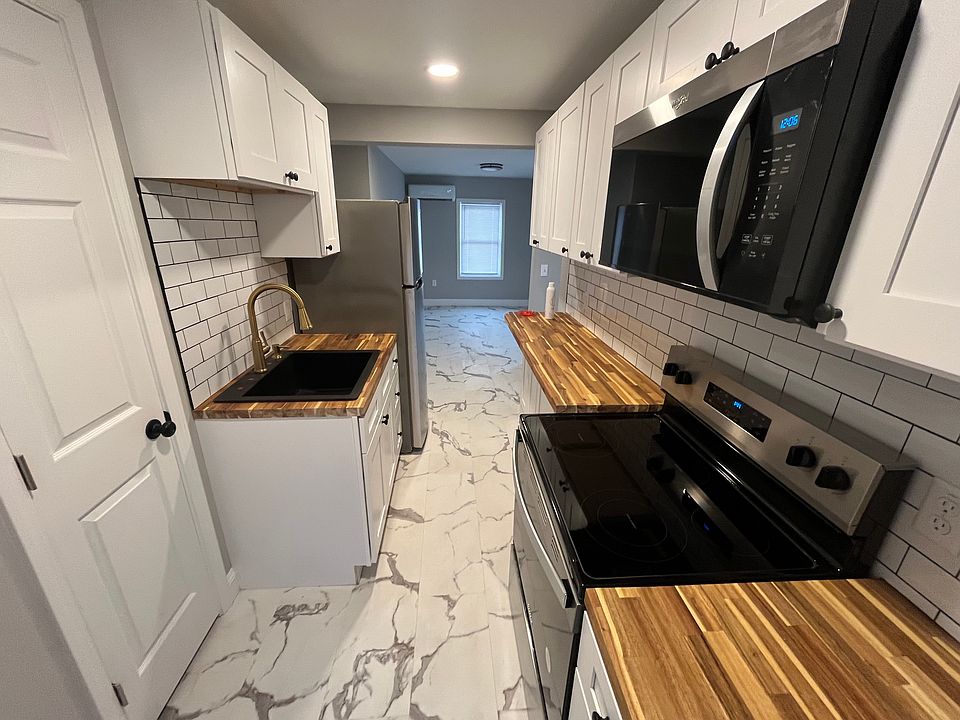 2nd image of 223 Clay St #2