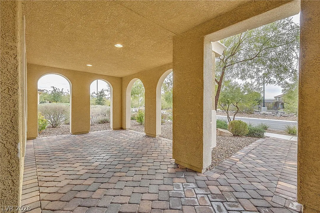 3 bed, 2.5 bath, 1825 sqft, $2,100 — Photo 2