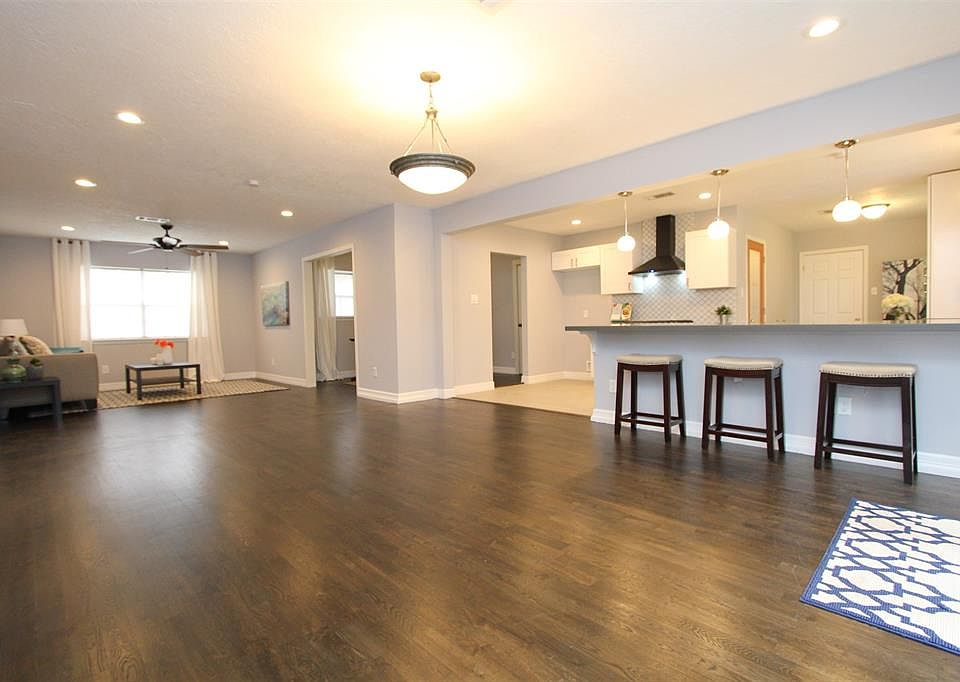 1st image of 9658 Richmond Ave