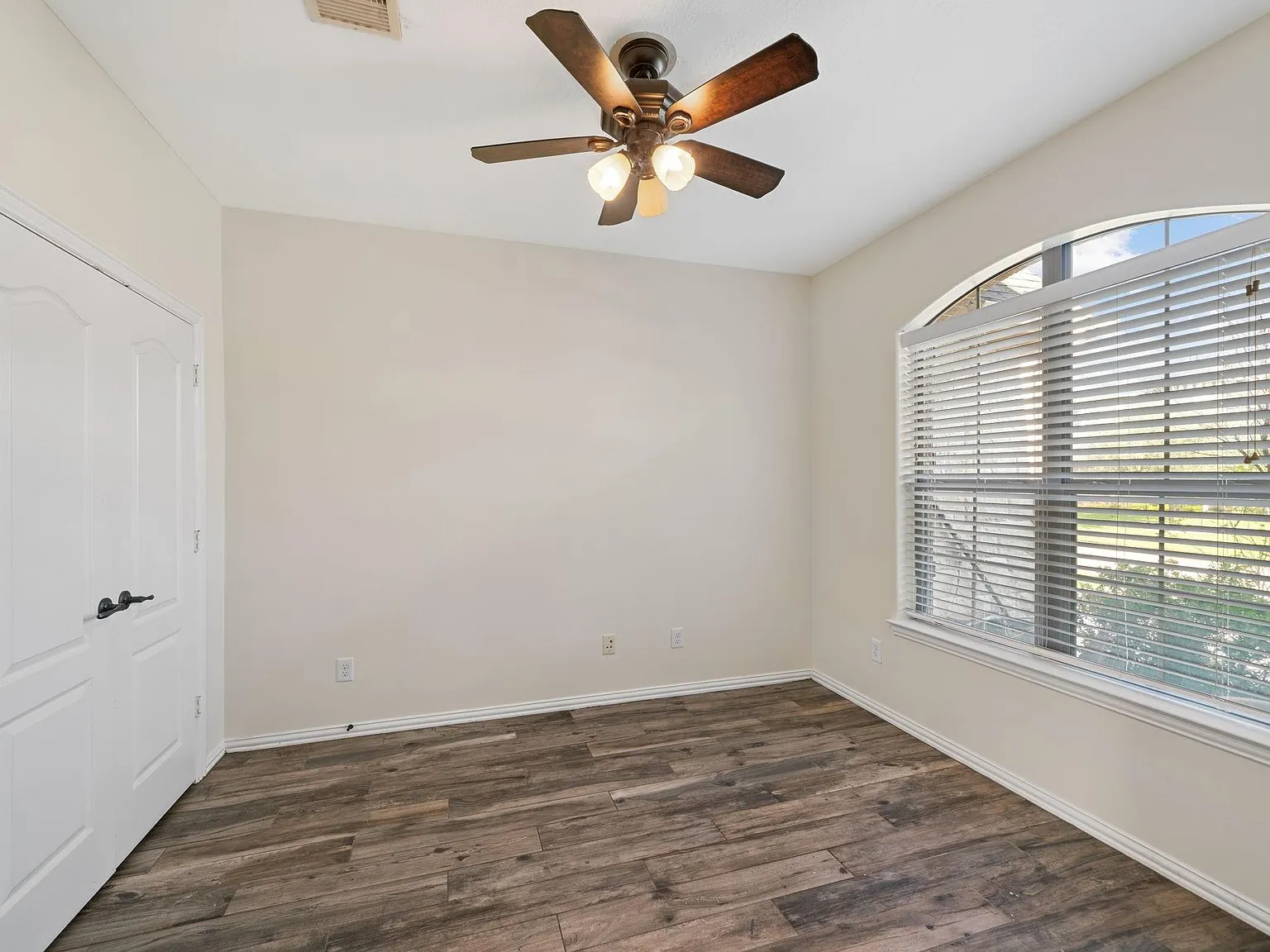 4 bed, 4.0 bath, 3234 sqft, $3,495 — Photo 4