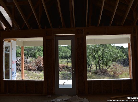 4th image of 1615 Stallion Springs Dr