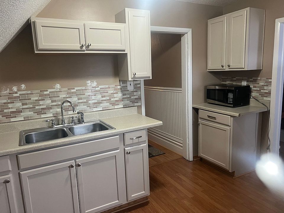 1st image of 326 E Main St