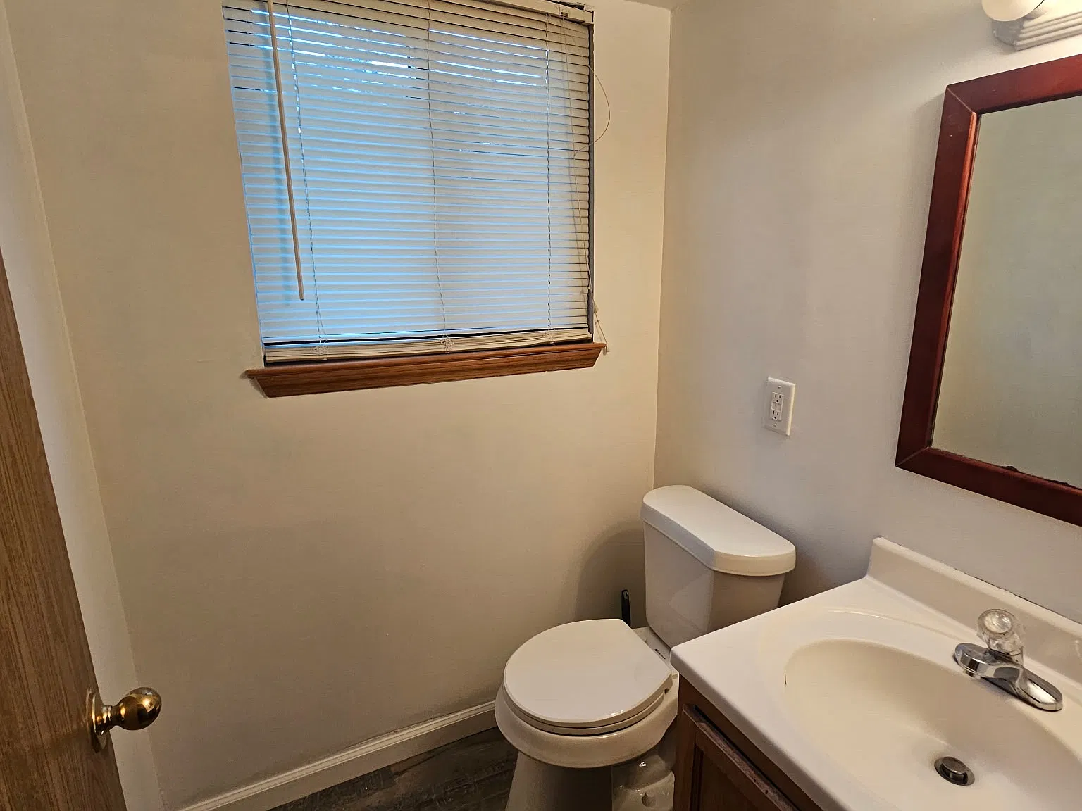 2 bed, 1.5 bath, 1050 sqft, $1,350 — Photo 2