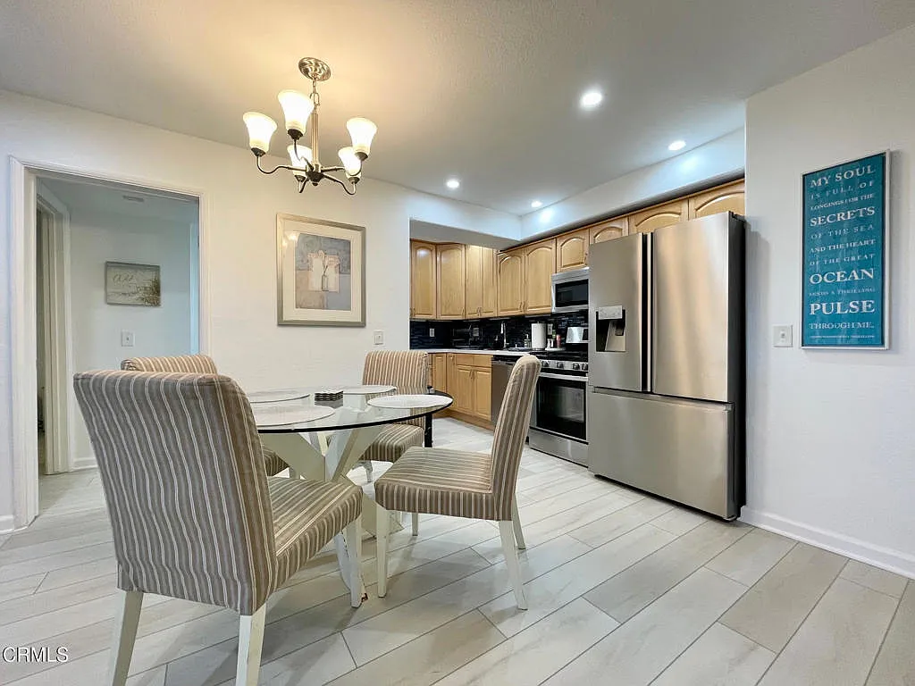 2 bed, 2.0 bath, 988 sqft, $3,600 — Photo 4
