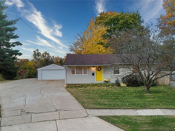 2nd image of 323 Crestview Dr