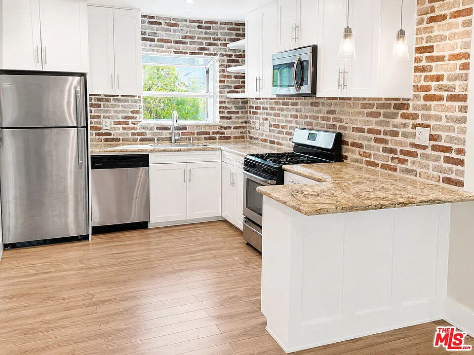 1 bed, 1.0 bath, $2,995 — Photo 4