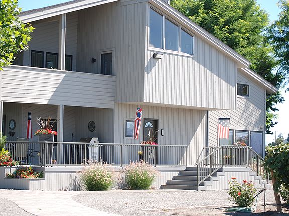 view of the side of home