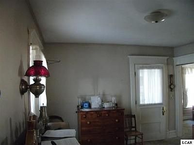 5th image of 302 Giles Ave
