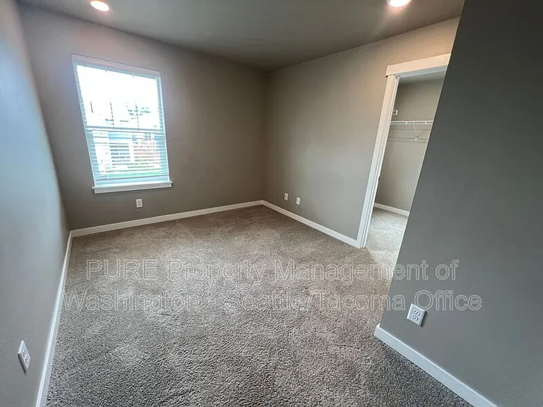 910 Burwood St SE — Photo 24