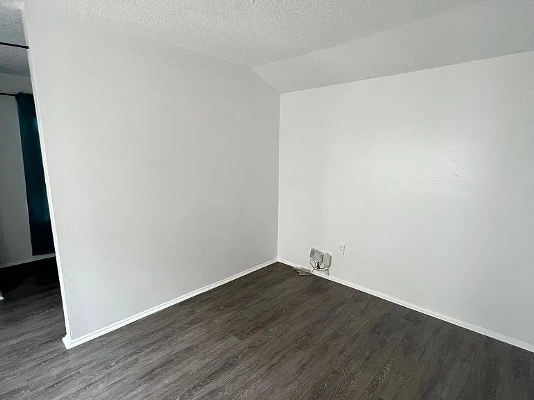 424 S Broadway #B — Photo 10