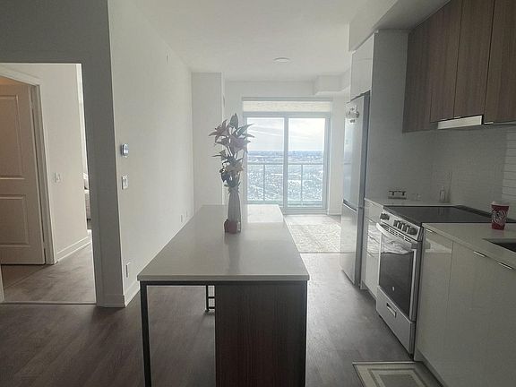 4th image of 30 Upper Mall Way #3303