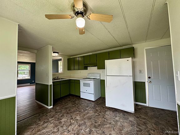5th image of 224 Newberry St