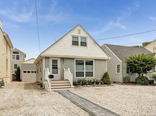 9 E 28th St, Long Beach Township, NJ 08008