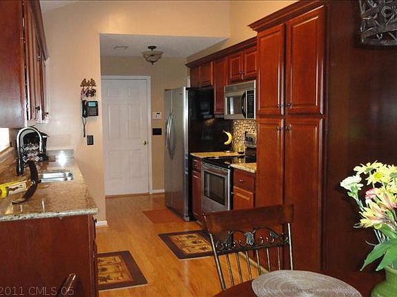 5th image of 3020 Twin Oaks Way