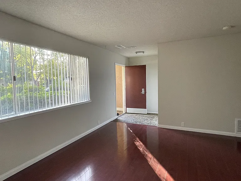 1575 Drake Dr — Photo 5