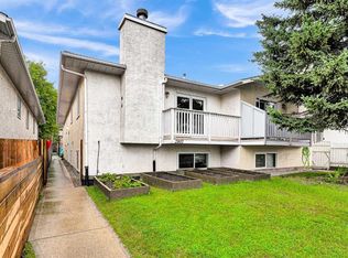 2807 E 29th St SW, Calgary, AB T3E 2K7