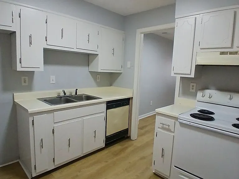2789 Beverly Hills Rd #8 — Photo 3