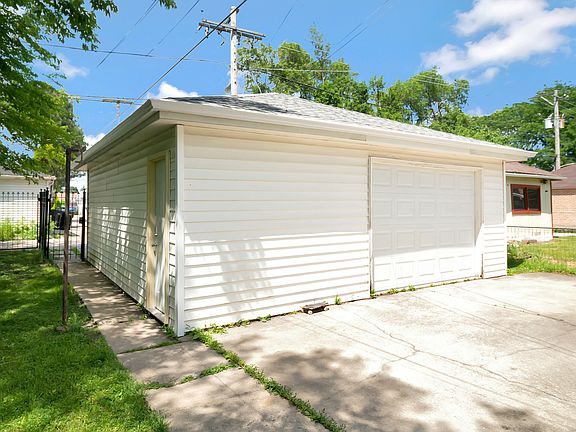 3rd image of 7112 W Diversey Ave
