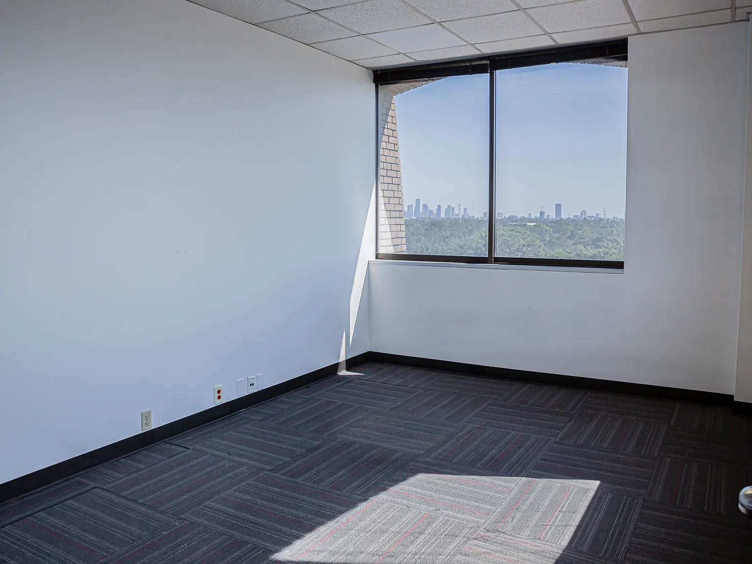 2525 North Loop West - 510 — Photo 4