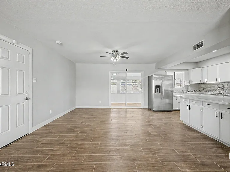 6536 W Turney Ave — Photo 9