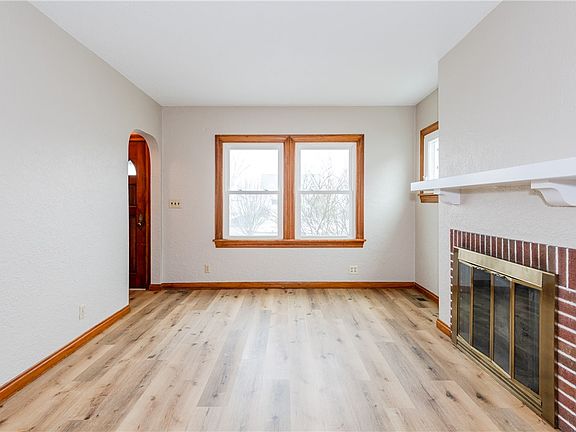 3rd image of 2921 Lansing Dr