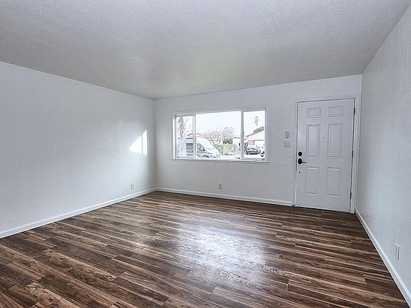 3rd image of 1329 Stephanie Ave