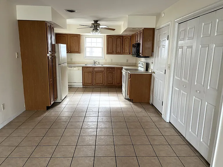 152 Lantern Ln — Photo 15