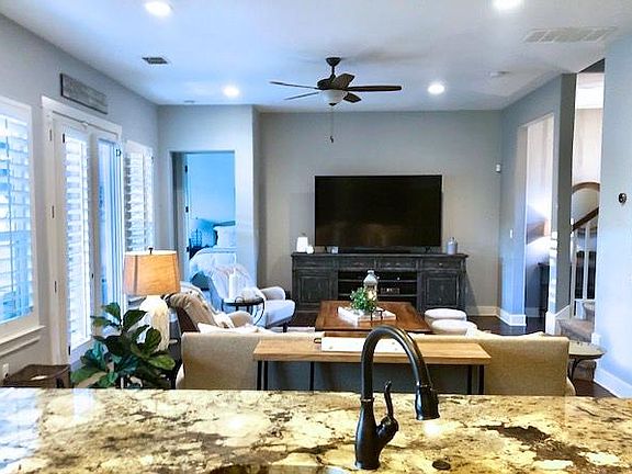 4th image of 218 Fairlake Cir #8