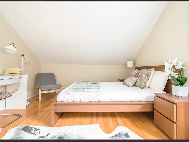 Bathurst St — Photo 10