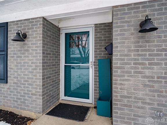 3rd image of 145 Southlake Dr