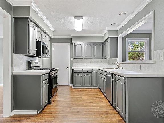 4th image of 8005 Holly Ave