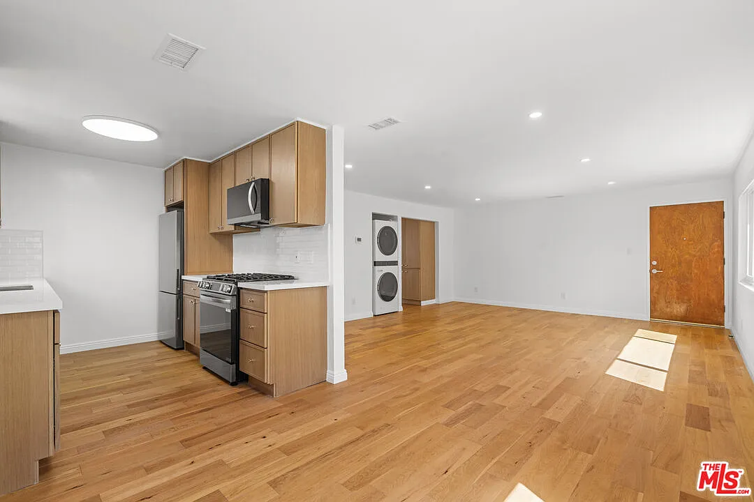 1 bed, 1.0 bath, 722 sqft, $3,208 — Photo 1