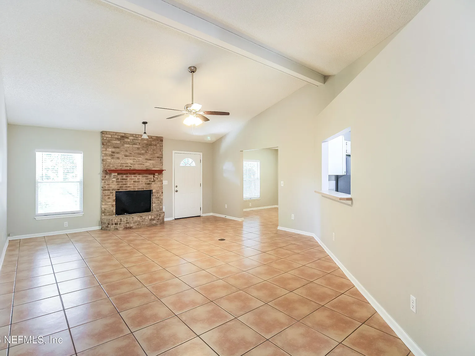 3 bed, 2.0 bath, 1807 sqft, $2,545 — Photo 3