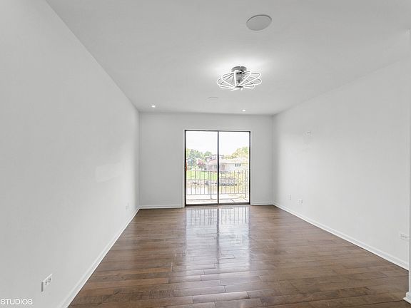 5th image of 19659 Lake Shore Drive Ct