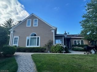 416 Mechlin Corner Rd, Pittstown, NJ 08867