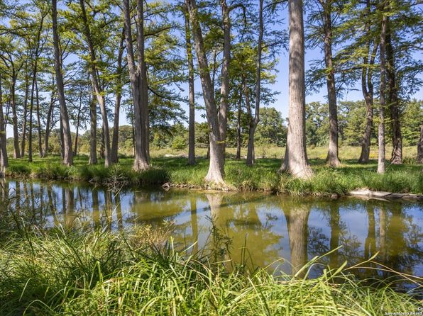 211 Bear Creek, Kerrville, TX 78028