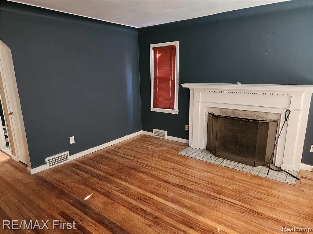 3 bed, 1.5 bath, 1148 sqft, $1,300 — Photo 4