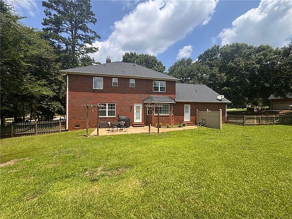 2nd image of 616 Pinehollow Dr