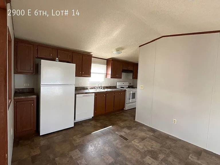 2900 E 6th Ave #14 — Photo 4