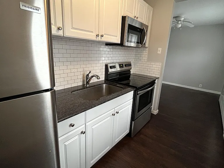 62 Madison Ct #4 — Photo 9